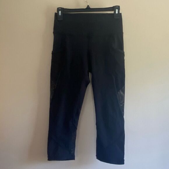 Lululemon Cropped Mesh Black Leggings 6 - Picture 2 of 8